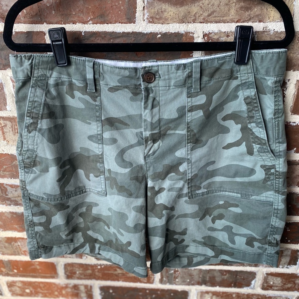 GAP 5” Girlfriend Chino Shorts Size 12 Army Green Camo - Picture 5 of 13
